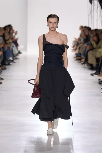 Look 17